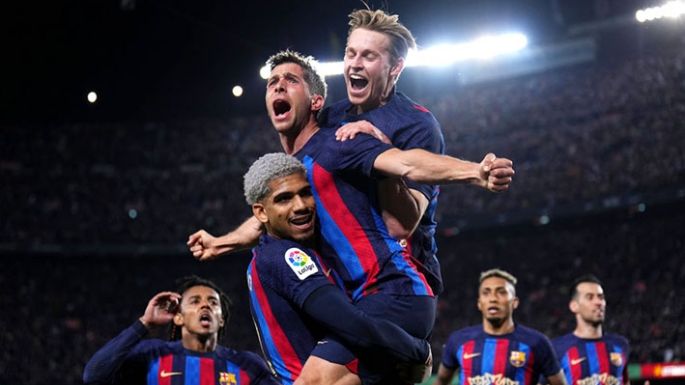 Barcelona se impuso al Real Madrid y se aleja en la cima