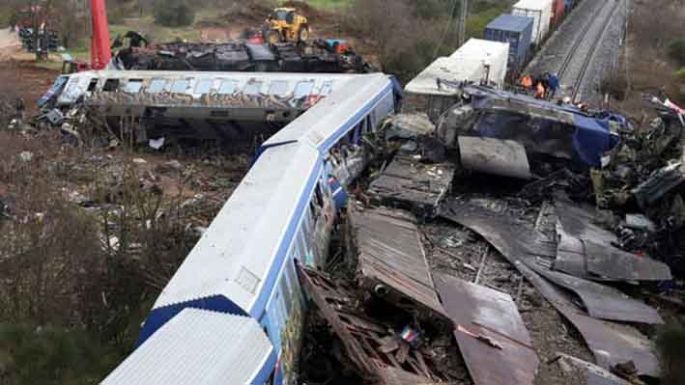 Decenas de fallecidos y heridos al chocar dos trenes con 346 pasajeros
