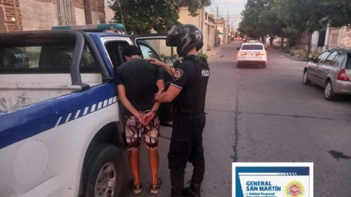 Un detenido por robar dinero y documentos de un auto
