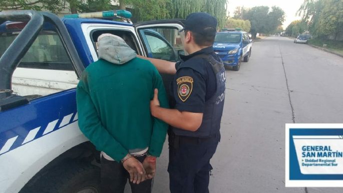 Dos jóvenes de 21 y 22 años detenidos por robar cables de autos en desuso