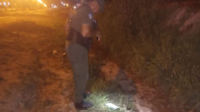 Desde un auto arrojaron dos "ladrillos" con más de 2 kilos de cocaína