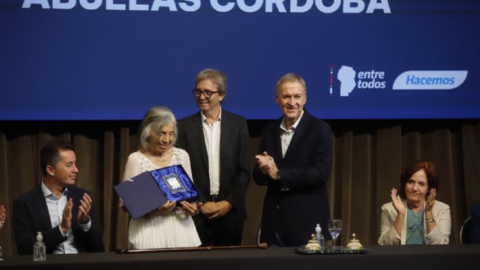 Entregan a Abuelas de Córdoba actas de nacimiento digitalizadas de 1976-1983