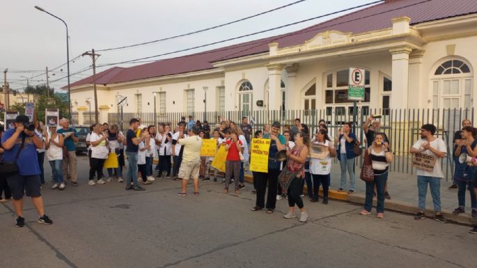 Docentes autoconvocados marchan por salarios dignos