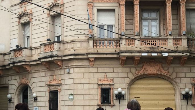 Manifestación frente al municipio por recomposición salarial y mejores condiciones laborales