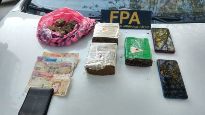 Llevaba casi 3.000 dosis de marihuana en el airbag de su automóvil