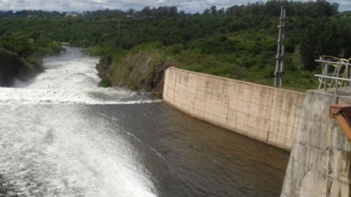 Piedras Moras abrió compuertas y crecerá un poco el caudal del río Ctalamochita