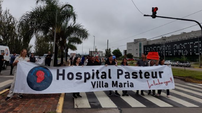 Trabajadores del Pasteur cortan la ruta en protesta por los salarios