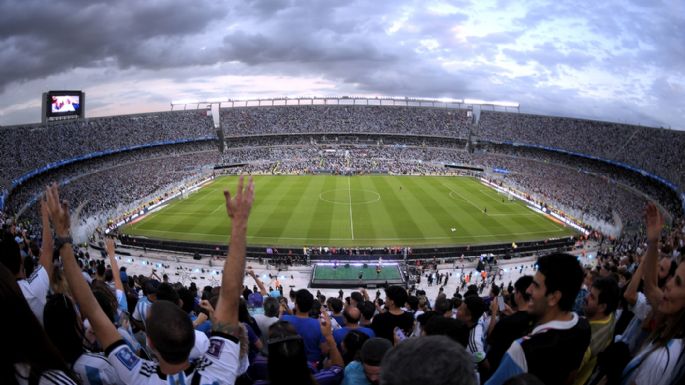 Fiesta popular en el Monumental, antes del partido