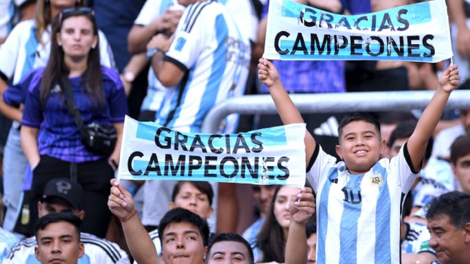 Fiesta popular en el Monumental, antes del partido