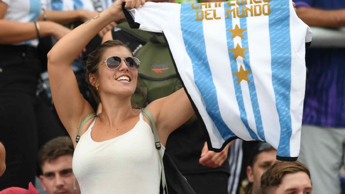 Fiesta popular en el Monumental, antes del partido