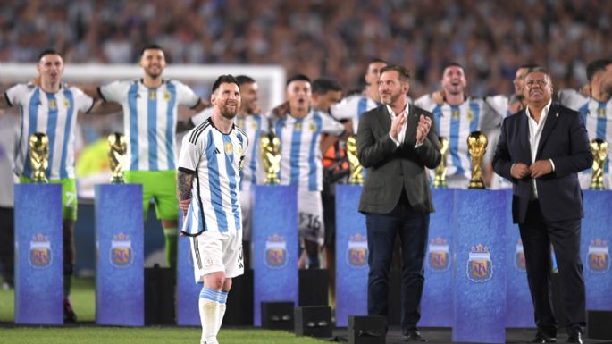 Messi vivió una noche mágica con los hinchas rendidos a sus pies