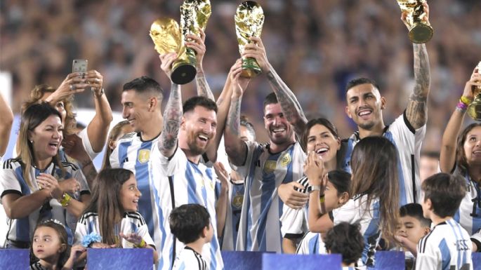 Messi vivió una noche mágica con los hinchas rendidos a sus pies