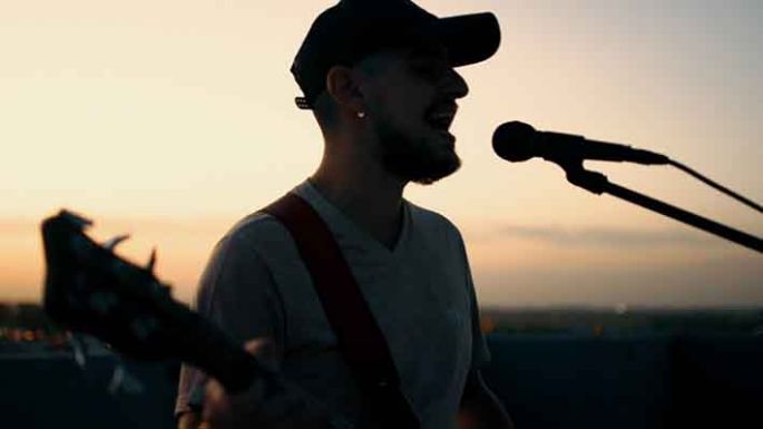 Mister Chofy lanzó dos videoclips desde las alturas de la ciudad