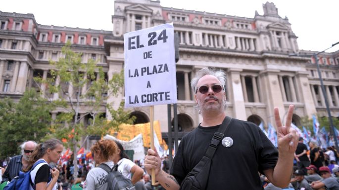 Madres y jóvenes marcharon "contra la dictadura judicial"