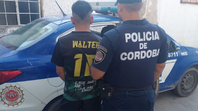 Testigos vieron cómo un joven le pegó a su pareja que caminaba con su bebé