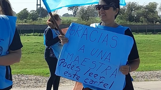 Docentes visibilizaron sus reclamos en la Autopista