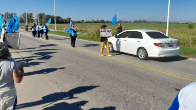 Docentes visibilizaron sus reclamos en la Autopista
