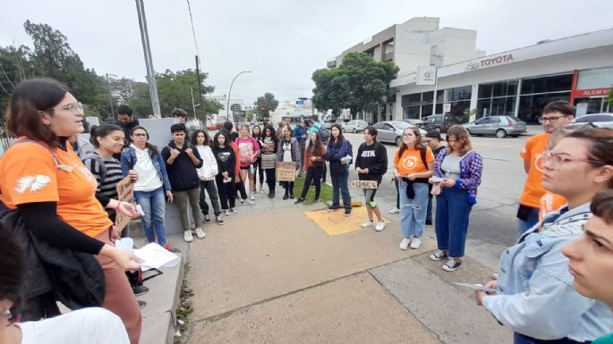 Estudiantes se manifestaron por un mejor sistema de transporte público