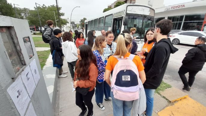 Estudiantes se manifestaron por un mejor sistema de transporte público