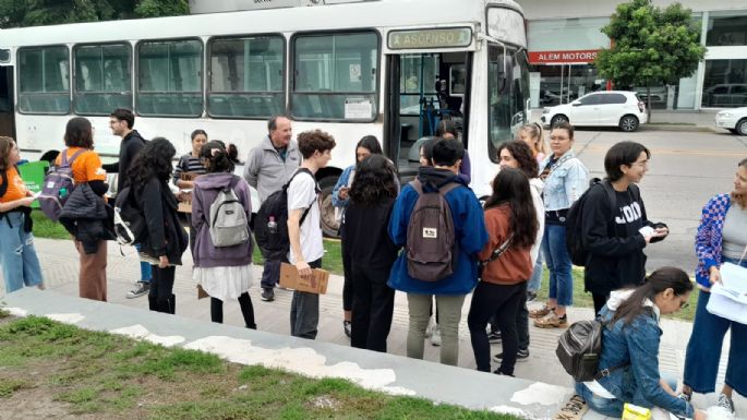 Estudiantes se manifestaron por un mejor sistema de transporte público