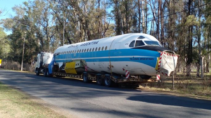 [Video] Llegó el avión Fokker F-28, usado en la Guerra de Malvinas, a Oliva