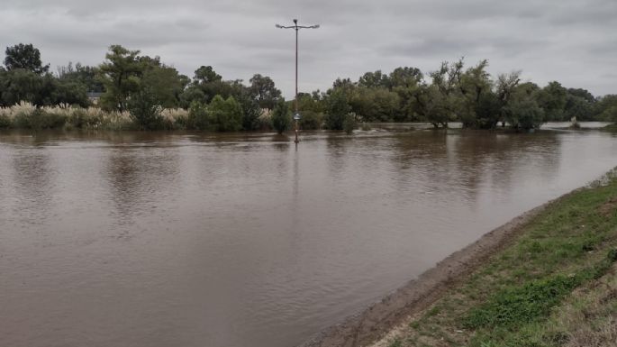 [Video] Hay desbordes del río, aunque aseguran que no habrá más erogaciones del Piedras Moras
