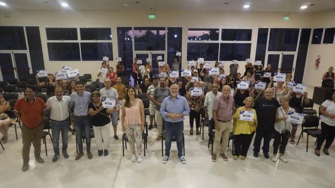 Accastello entregó 100 créditos del Banco de la Gente en la ciudad