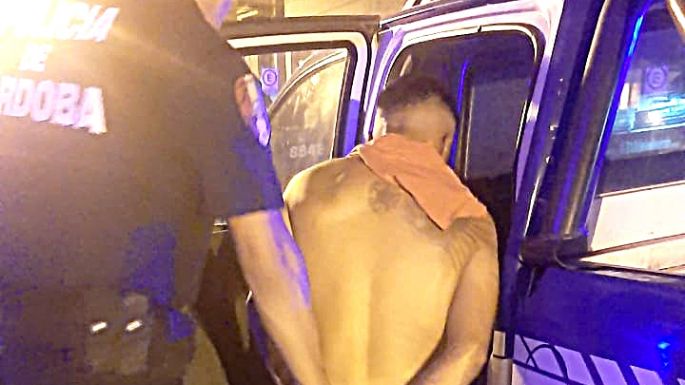 Agredió a la pareja y terminó detenido