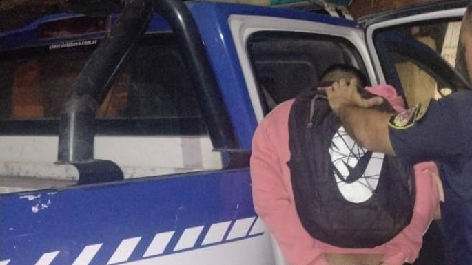 Causó disturbios en la costanera y huyó en una moto con pedido de secuestro