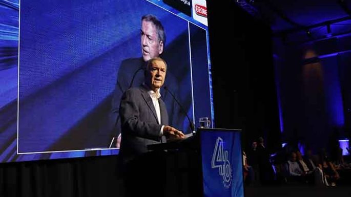 Schiaretti apuntó: “quieren  fundar un país cada cuatro años”
