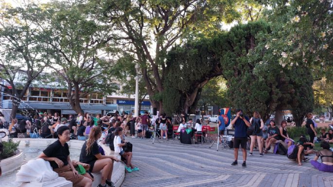 8M: desde Plaza Centenario, inició la movilización por los derechos de las mujeres