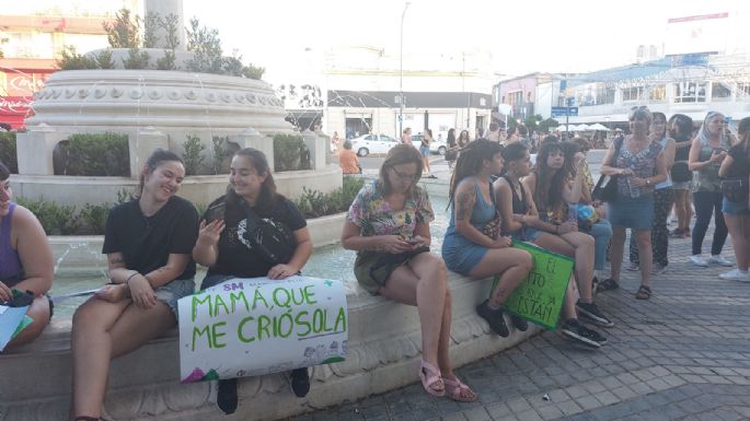8M: desde Plaza Centenario, inició la movilización por los derechos de las mujeres
