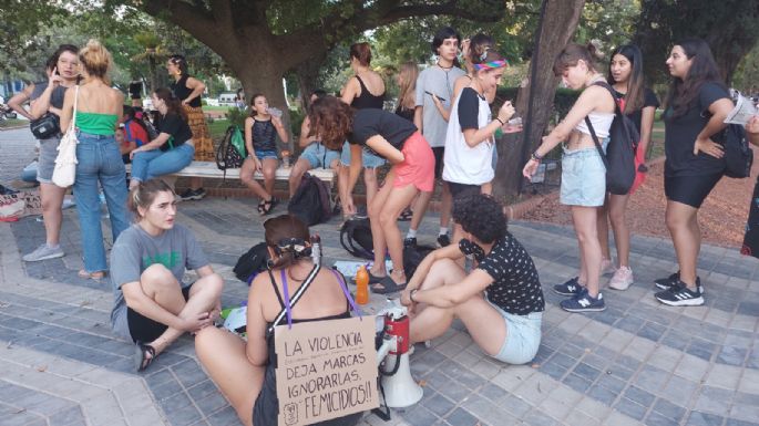 8M: desde Plaza Centenario, inició la movilización por los derechos de las mujeres