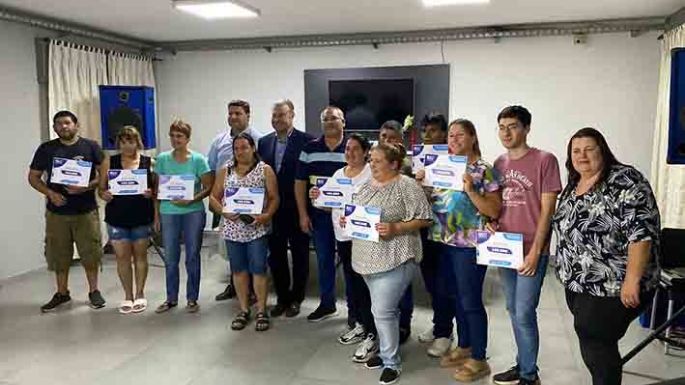 Familias mollenses recibieron créditos