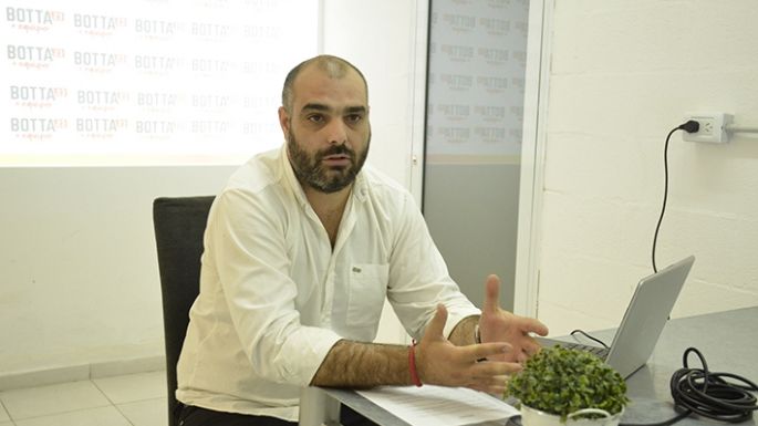 Botta planteó reducir la planta política