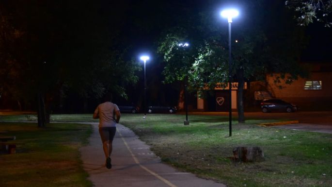 Recambiaron 60 luminarias led cerca del Anfiteatro y del Club San Martín
