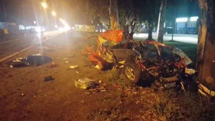 Tragedia en la ruta 9 al chocar de frente un auto y un camión