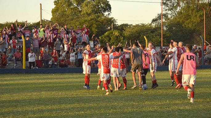 El Albirrojo visitó, jugó y celebró