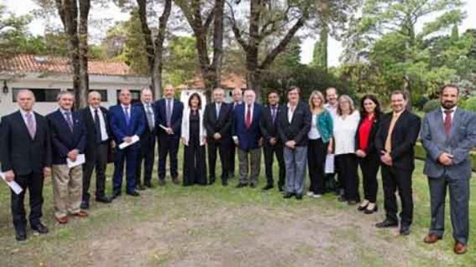 Habilitarán a las farmacias para vender medicamentos recetados por veterinarios