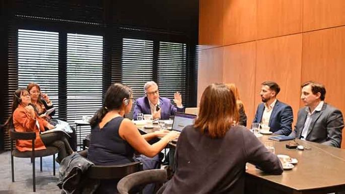 Llaryora recibió a evaluadores internacionales
