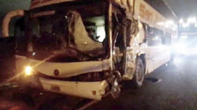 Seis heridos al chocar un ómnibus y un camión