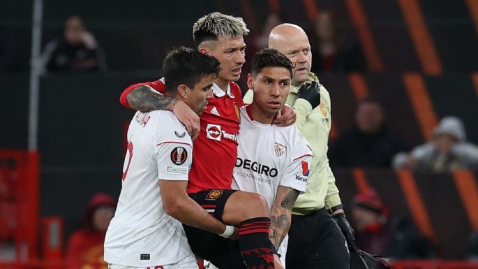Lisandro Martínez fue retirado de la cancha por Montiel y Acuña tras un fuerte tirón