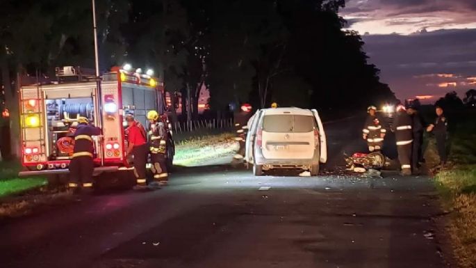 Un motociclista de 19 años falleció tras chocar contra una camioneta