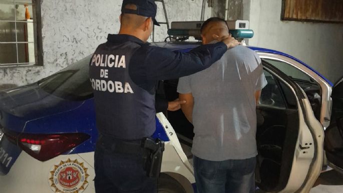 Un hombre detenido por golpear a su pareja y dañarle el auto