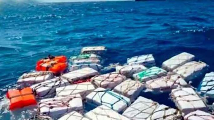 Hallaron dos toneladas de cocaína flotando en Sicilia
