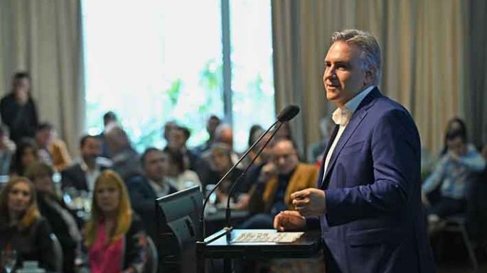 Llaryora, junto a los empresarios