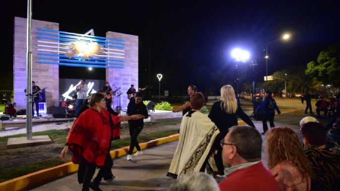 Frente al Monumento, se realizó el acto oficial por los veteranos y caídos en Malvinas