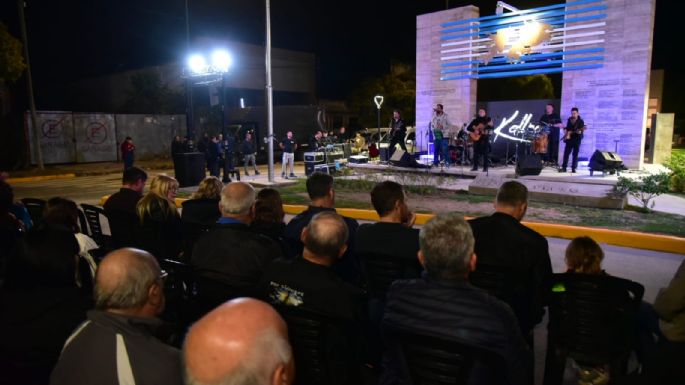 Frente al Monumento, se realizó el acto oficial por los veteranos y caídos en Malvinas
