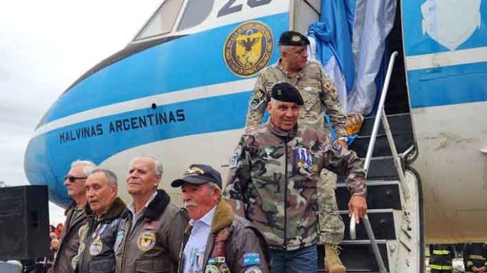 Presentaron el histórico Fokker