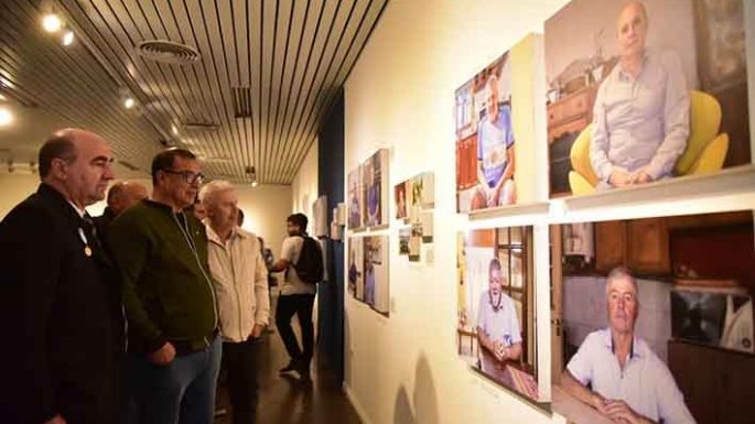 Casi 600 personas ya visitaron la muestra “Retratos de Malvinas”